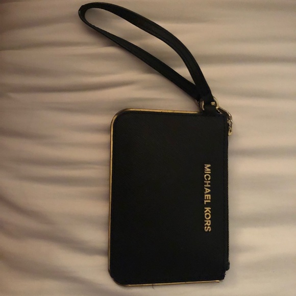 Michael Kors wristlet - Picture 2 of 3